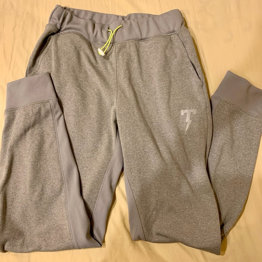 Grey Jogger with neon drawstring